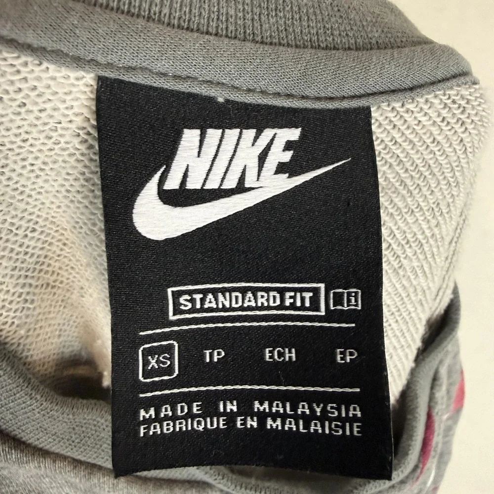 Nike Sweatshirt Kids XS Gray Pullover Fleece Allover‎ Swoosh Logo Graphic